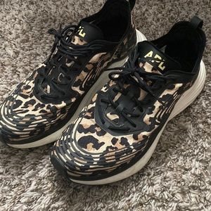 APL streamline sneaker